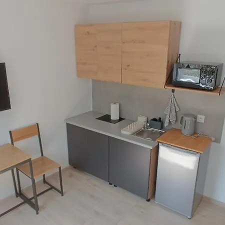 Apartman Dom 2 *